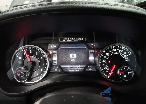 2021 Ram 1500 Laramie 4X4 5'7 Box z USA, uszkodzony, nr VIN 1C6SRFJT3MN742046